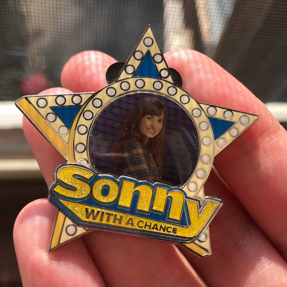 RARE Demi Lovato enamel pin - Sonny With A Chance